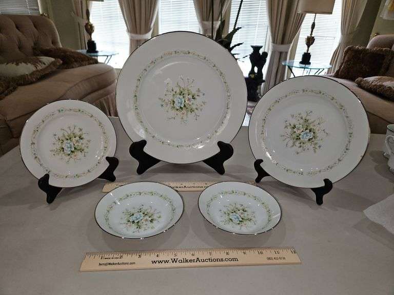 Vintage Contemporary Fine China by Noritaki "Poetry" D. Plate, S. Plate, B&B Plate, & 2-Berry Bowls in excellent vintage condition... image