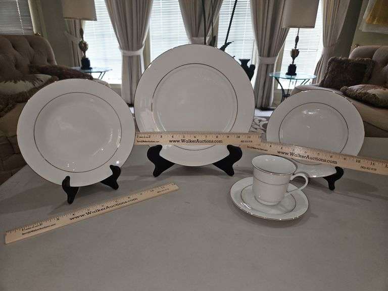 Vintage Classic Gold 5-Piece Place Setting for Four(4) in excellent vintage condition... image