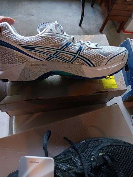 Oasis..New in box sz 10 image