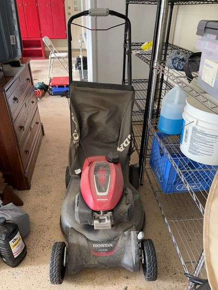 Honda HRN 216 Self-Propelled Lawnmower with bagger image