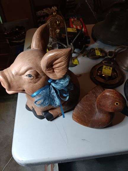 Porcelain pig and duck head image