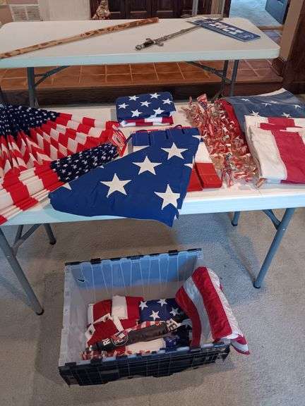 Tote of 4th decorations.see photos image