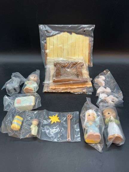 NIB Precious Moments Nativity Playset image