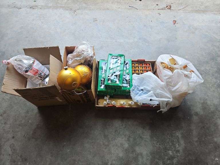 Christmas light and large ornaments UNTESTED... image
