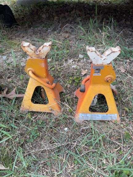 Jack stands