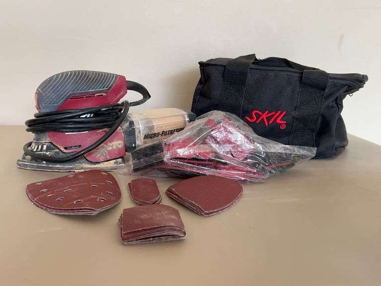 SKIL (7302) OCTO Corded Palm Sander with soft side carry bag and accessories image