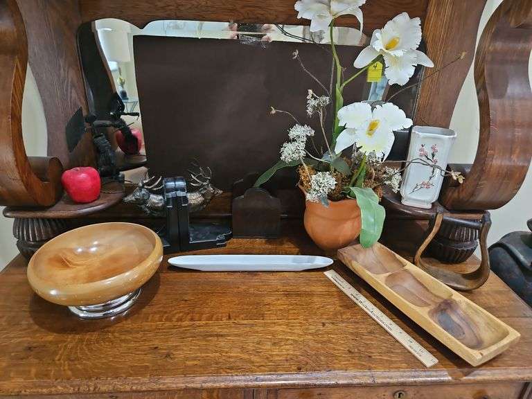Grouping of home decor items SEE ALL PICS... image