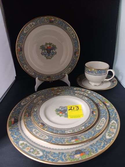 Lenox "Autumn" gold rimmed china...6 pc place setting of 4...24 pieces total..see pics image