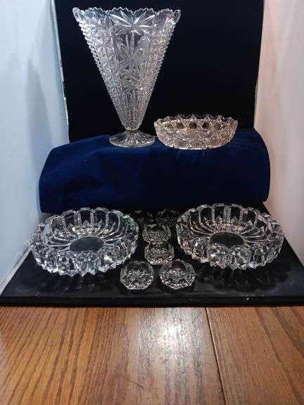 Lot of cut crystal. See photos image