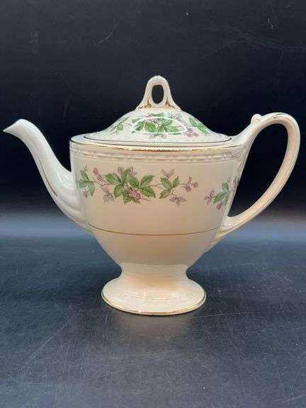 Vintage Homer Laughlin Eggshell Georgian Greenbriar Teapot….. see letter in pics from Simonton Appraisals regarding China image