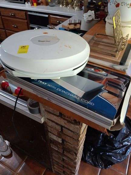 Magic chef griddle and crofton warming griddle image