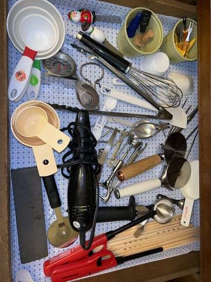 Contents of (3) kitchen drawers (see all pics) image