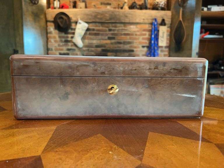 Very nice vintage wooden humidor with acrylic marble-look overlay…..with key image