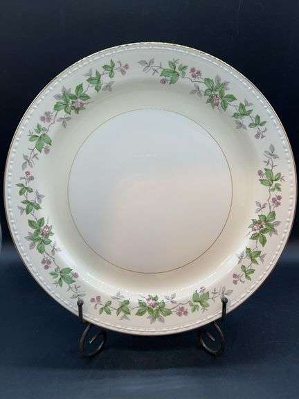 Vintage Homer Laughlin Eggshell Georgian Greenbriar Round Meat Olatter…..￼14”D…..see letter in pics from Simonton Appraisals regarding China image