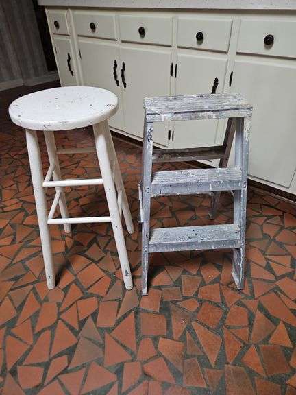 Vintage wooden stool 27" tall & aluminum step ladder... image