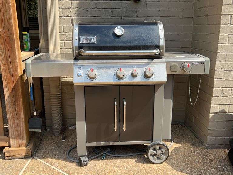 Weber Genesis II gas grill…..can be connected to gas line or use propane tanks image