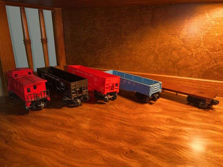Lionel O Gauge Hoppers, Flat Bed and Caboose…..(2) Lehigh Valley Hoppers, Lionel 6042, Flatbed and Caboose image