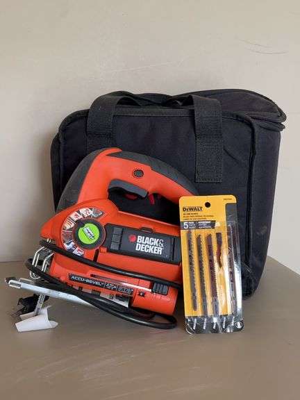 Black & Decker 5A Corded Jigsaw in SKIL soft side carry bag…..has partial package of DeWalt blades image