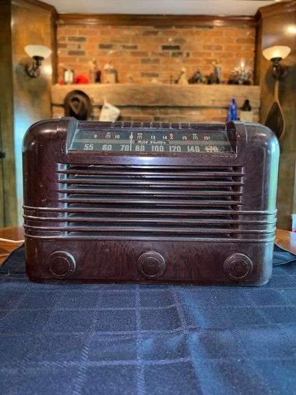 RCA Victor Vintage Radio in working condition…..marked EMRC1014 on back……knobs turn easily and did pickup a sports talk station briefly image