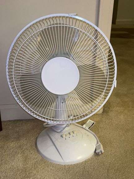 14” 3-speed oscillating fan in working condition image