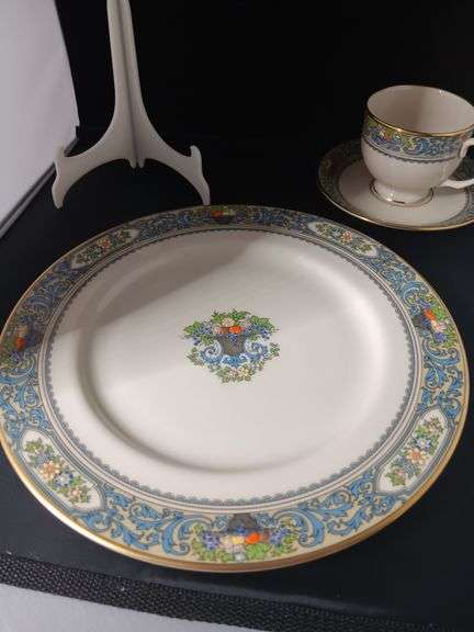 Lenox china.  Autumn pattern.  5pc place setting of 4...no bowls.   3 plates ea and cup and saucers. image