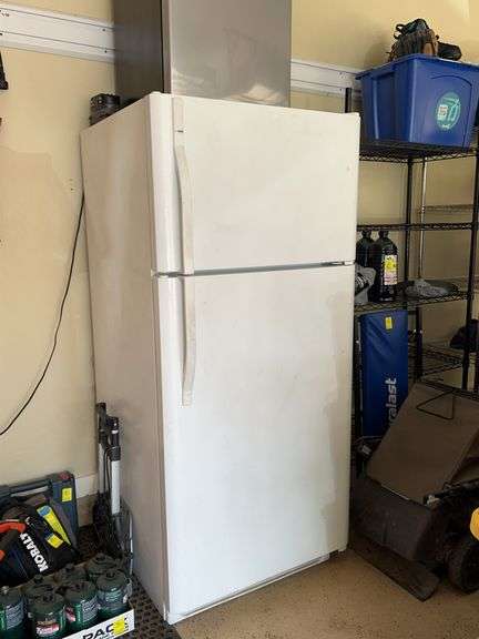 Kenmore 18.2 cu ft top-freezer refrigerator with ice maker…..30 x 31-1/2 (to handle) x 65-1/2 tall…..CONTENTS NOT INCLUDED image