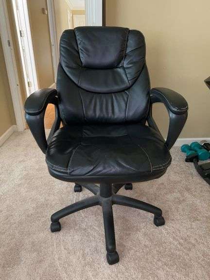 Great looking soft black leather adjustable swivel office chair…..26-1/2 x 19-1/2 x 20 to seat (39 tall overall as it sits) image