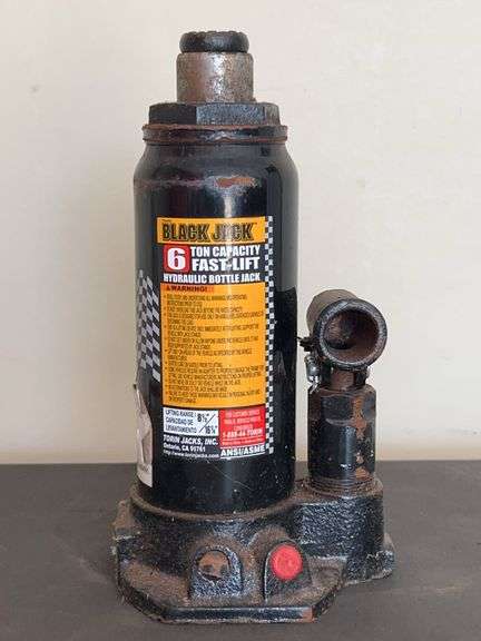 Black Jack 6-ton capacity Hydraulic Bottle Jack…..no Jack handle image