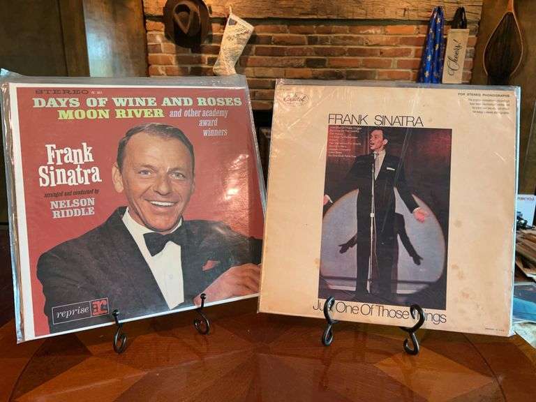 Collection of 20 Frank Sinatra albums…..most are in clear sleeves…..some may be duplicates…..see all pics image