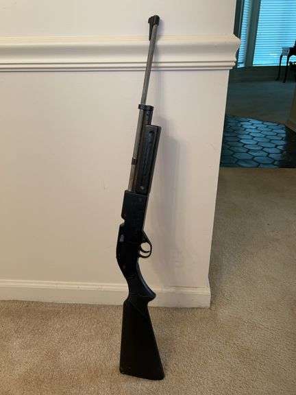 Vintage Crosman Air Guns 760 Pumpmaster .177 cal Pellet/BB Repeater…..been well loved and used…..pump needs work image