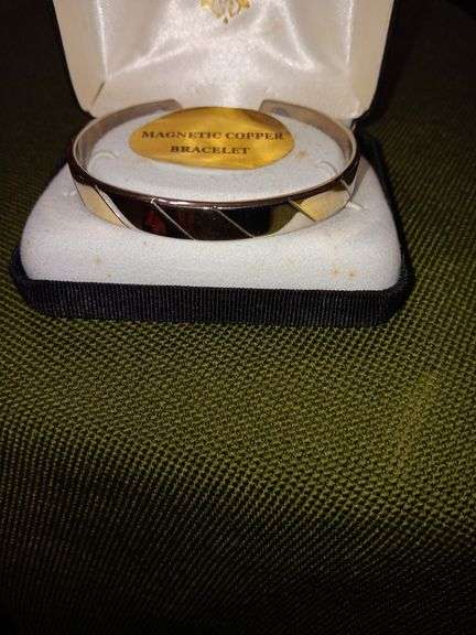 Magnetic copper bracelet silver and gold toned image