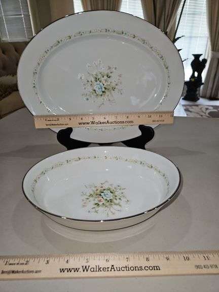 Vintage Contemporary Fine China by Noritaki "Poetry" 13.5x9.25" platter & 9.5x7.25" oval serving bowl in excellent vintage condition... image