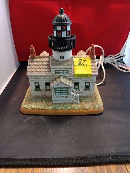 Ceramic lighted lighthouse. LEFTON image
