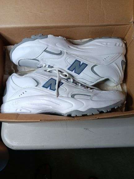 White New Balance sz 10 image