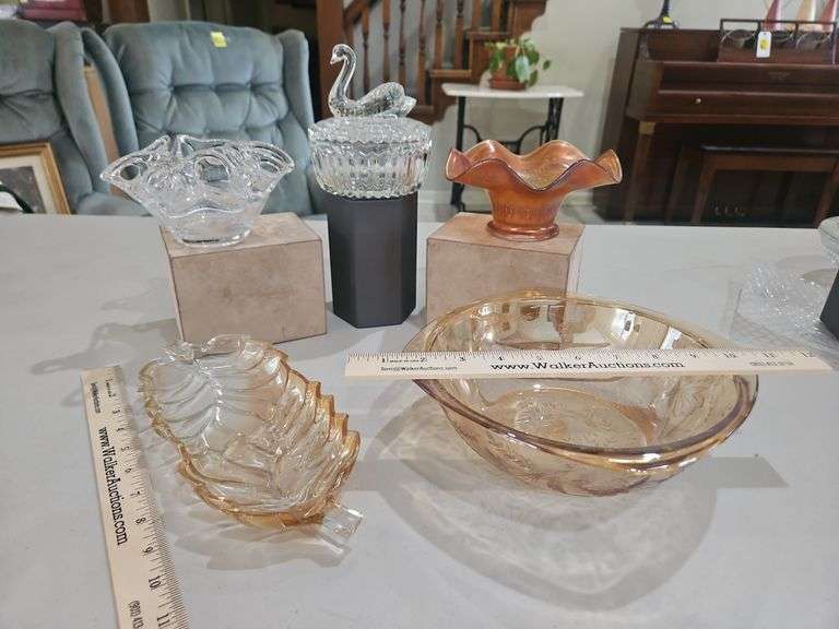 Collection of vintage art glass... image