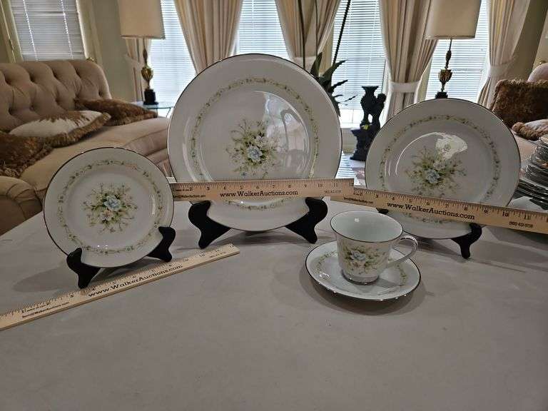 Vintage Contemporary Fine China by Noritaki "Poetry" 5-piece place setting for four(4) in excellent vintage condition... image