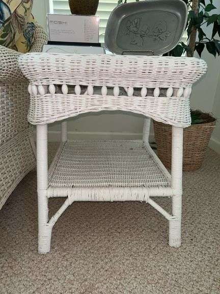 White wicker side table…..22-1/2 x 18 x 22-1/2 tall…..OTHER CONTENTS NOT INCLUDED image