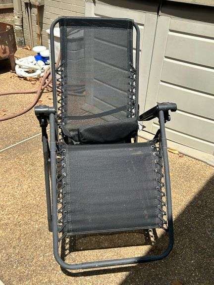 Black Zero Gravity Chair…..needs cleaned from being outside but in sound mechanical shape image