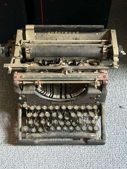 Antique Underwood Typewriter…..needs cleaning image