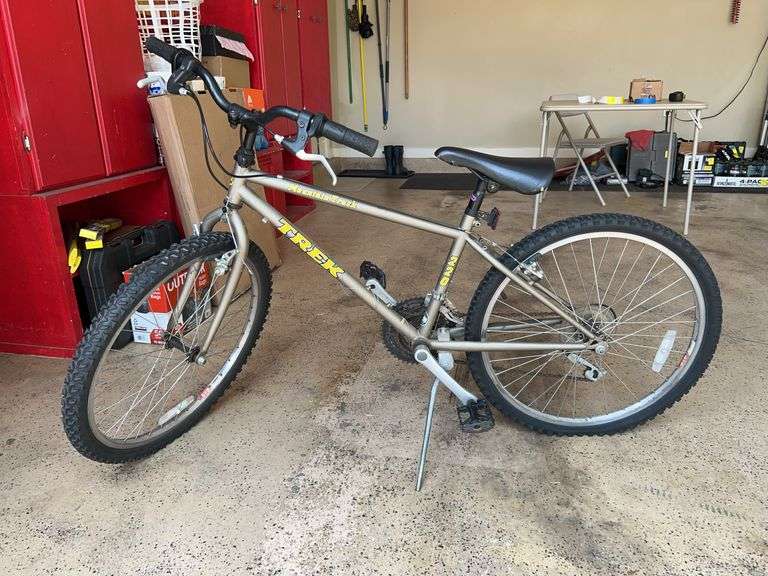 Mountain Track Trek 220 bike….tires need air and seat has blemish image