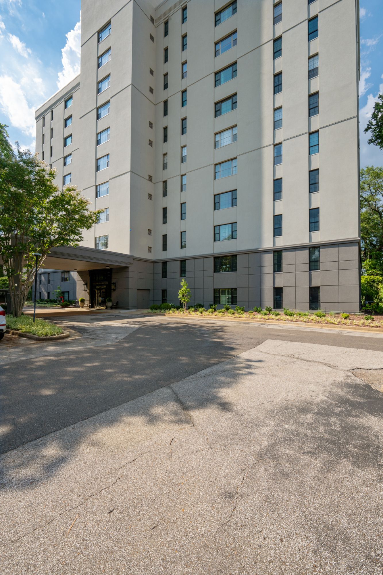 Beautiful Condo in Country Club Tower featured photo 1