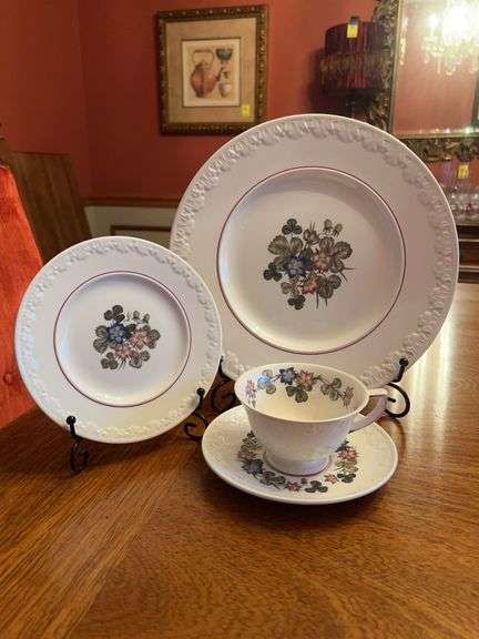 (4) 4-piece place setting Pembroke Wedgwood Corinthian T428…..4 dinner plates, 4 dessert plates, 4 saucers and 4 cups image