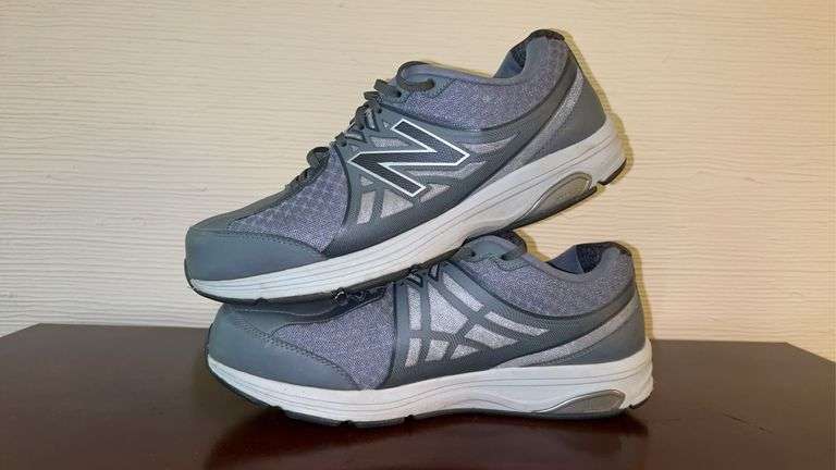 Pair of men’s 847v2 New Balance shoes…..size 11 in like new condition image