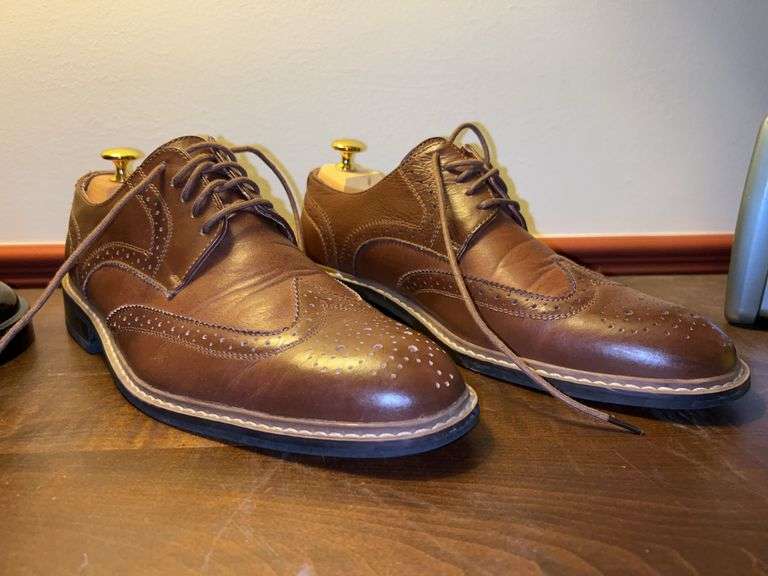 Men’s Penguin by Munsingwear brown leather wingtip shoes and shoe forms…..size 19 image