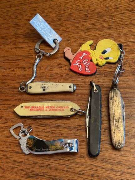 Grouping of 5 advertising knives and 1 advertising clippers….black handled and gold tone with Tweety  Bird will not open image