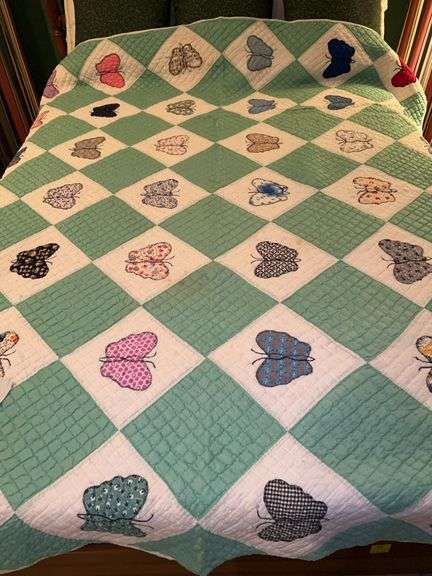 Vintage Full Size Machine Stitched Butterfly Quilt…..slight spot staining in places (see pics) image