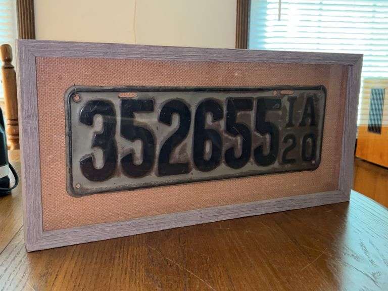 Vintage framed IOWA License Plate…..19-3/4 x 9-1/2 image
