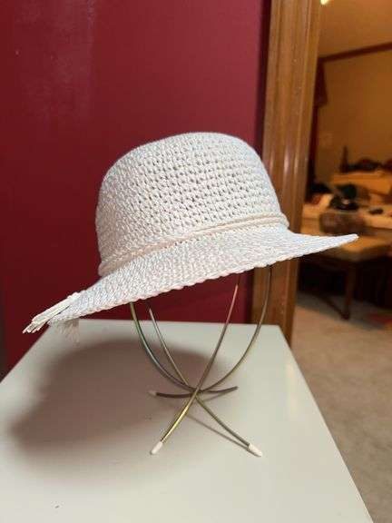 August summer-vibe straw hat image
