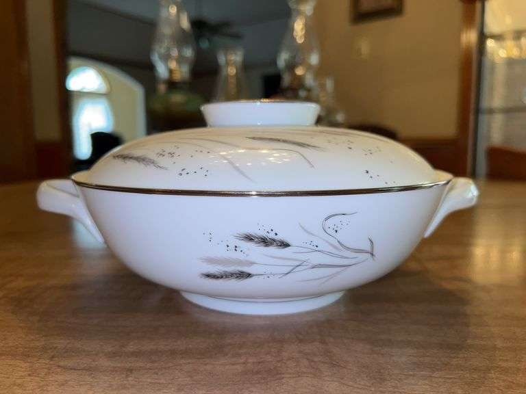Easterling Ceres China Covered Casserole….8-1/2”D x 3” tall image