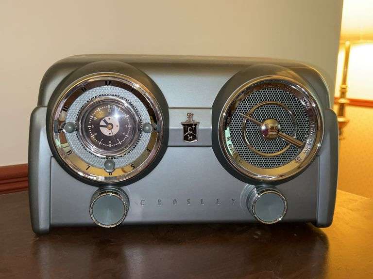 Vintage Crosley CR52 Collectors Edition Clock/Radio/Cassette…..all in working condition image